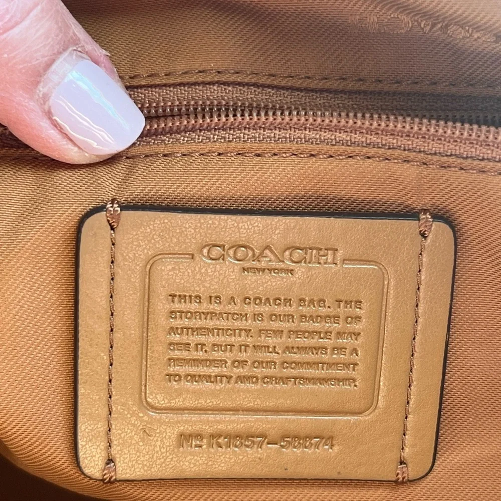 Coach ‼️‼️LIKE NEW ‼️‼️‼️pebbled leather Cream Crossbody Bag with Straps♥️♥️♥️ - Picture 9 of 17